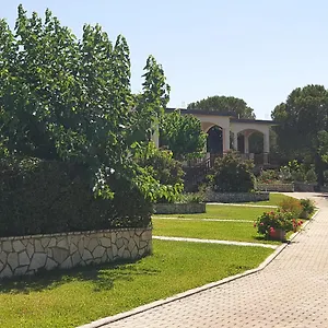 Angela , Razáta Grecia
